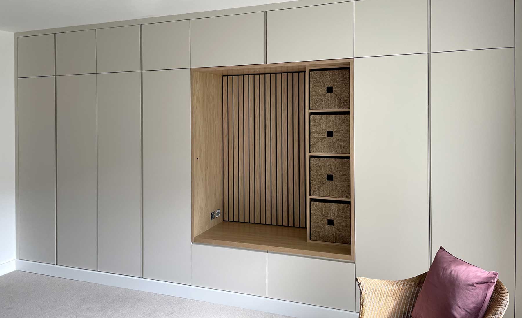 bespoke_hand-built_fitted_bedroom_cream_wardrobes_and_storage.jpg